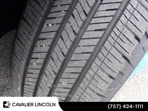 Used 2026 Lincoln Nautilus Premier AWD/4WD image 42