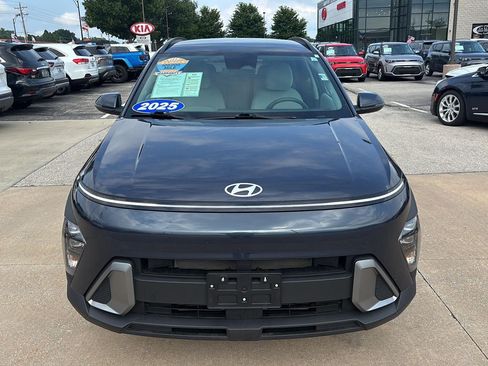 Used 2025 Hyundai Kona SEL FWD image 2
