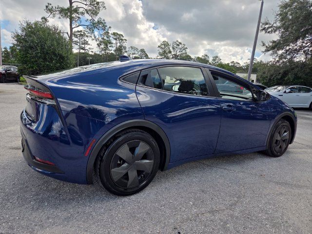 Used 2024 Toyota Prius LE FWD image 7