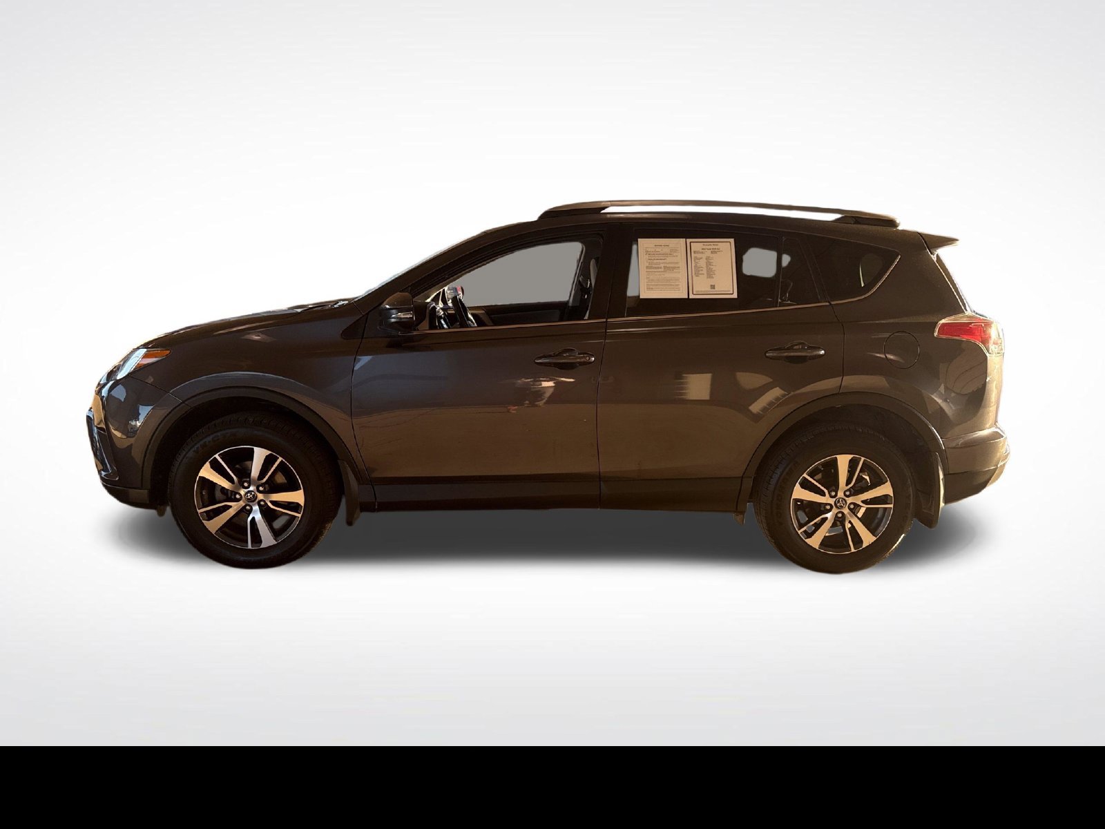 Used 2018 Toyota RAV4 XLE w/ Plus Extra Value Package AWD/4WD image 2