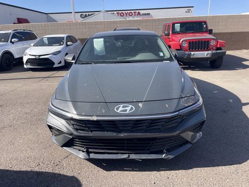 Used 2024 Hyundai Elantra SE FWD image 11