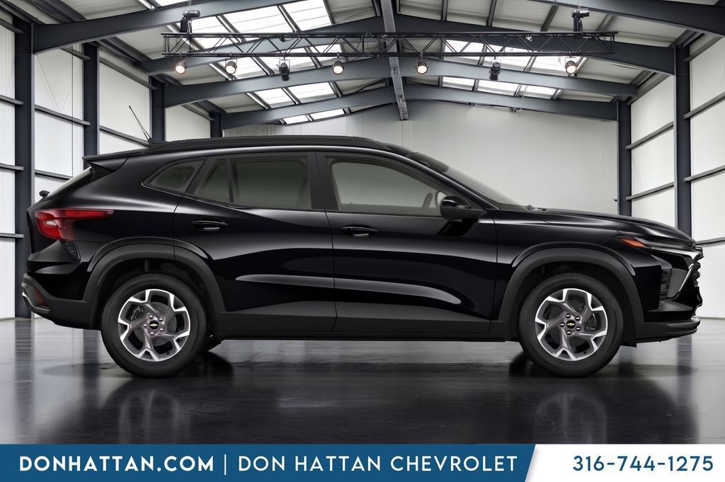 New 2026 Chevrolet Trax LT w/ LT Convenience Package FWD image 3