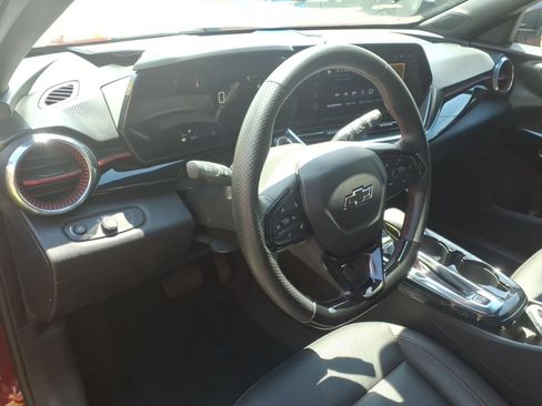 Used 2024 Chevrolet Trax RS w/ Sunroof Package FWD image 19