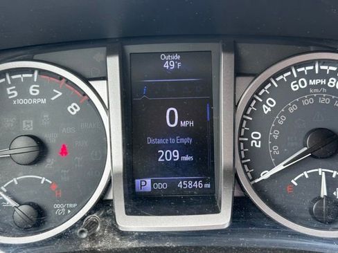 Used 2017 Toyota Tacoma SR5 w/ Tow Package image 13