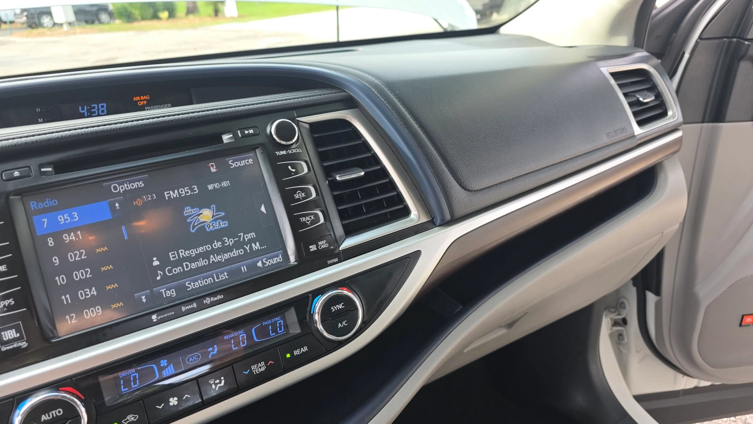 Used 2016 Toyota Highlander Limited FWD image 19