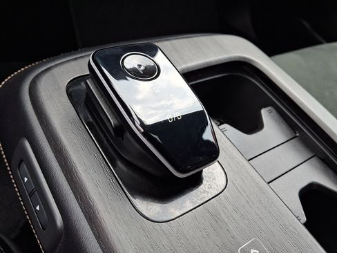 Used 2024 Nissan Ariya AWD image 17