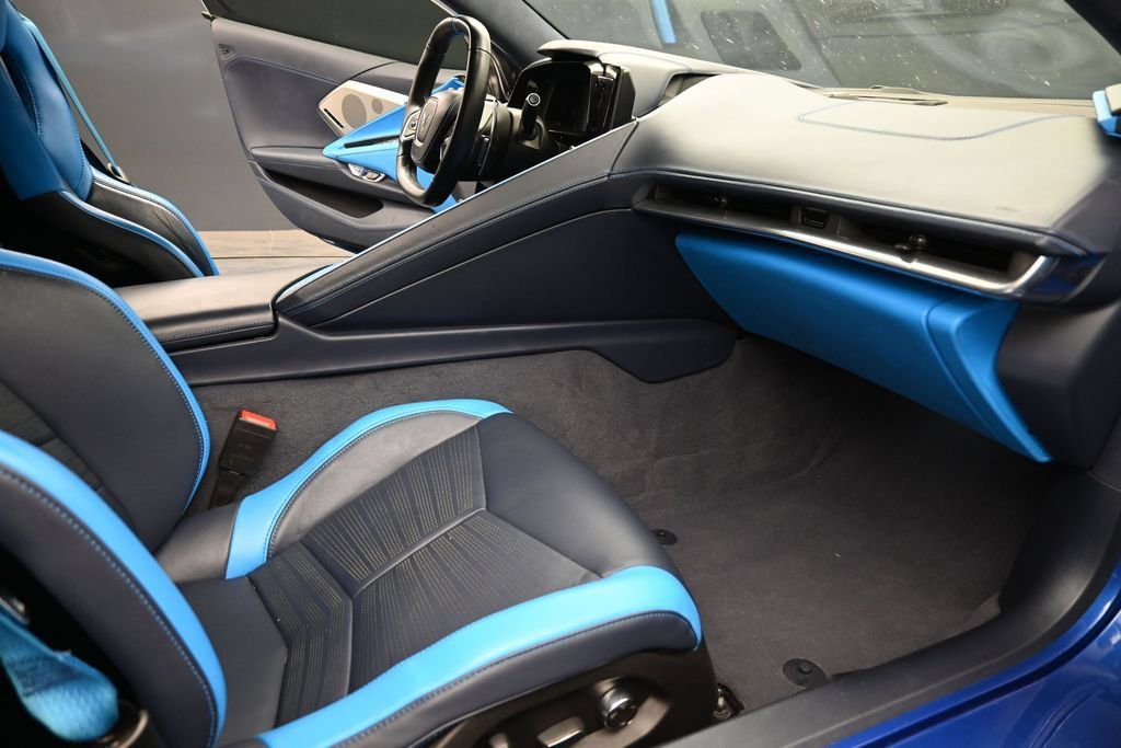 Used 2022 Chevrolet Corvette Stingray Premium Conv w/ Z51 Performance Package RWD image 23