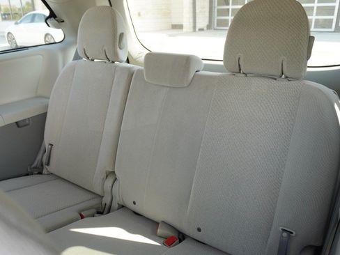 Used 2011 Toyota Sienna LE FWD image 13