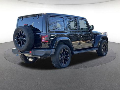 Used 2022 Jeep Wrangler Unlimited Sahara image 5