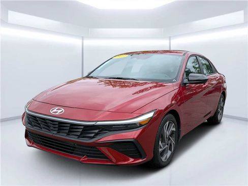 Used 2025 Hyundai Elantra Sport FWD image 8