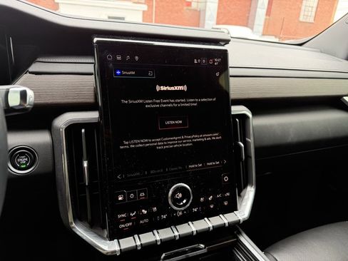 Used 2024 GMC Acadia Denali w/ Super Cruise Package image 29