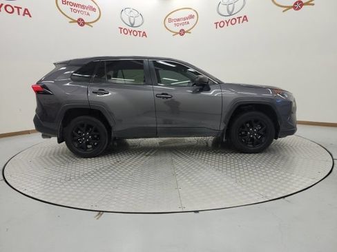 Used 2022 Toyota RAV4 LE FWD image 3