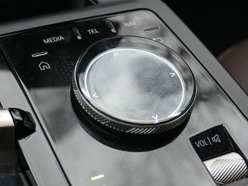 Used 2023 BMW iX xDrive50 w/ Sport Package image 27