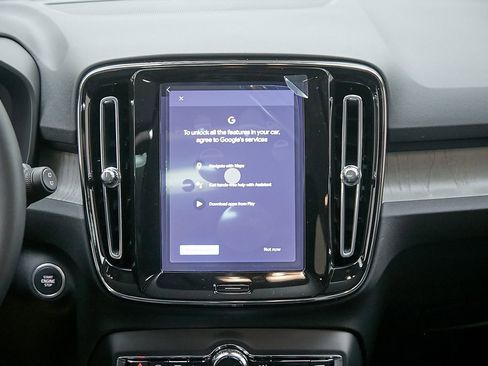 New 2025 Volvo XC40 B5 Plus w/ Climate Package image 21