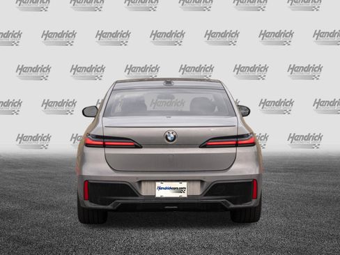 Certified 2023 BMW 740i image 8