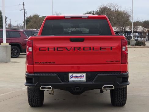 Used 2025 Chevrolet Silverado 1500 Custom Trail Boss w/ LPO, Dark Essentials Package AWD/4WD image 7