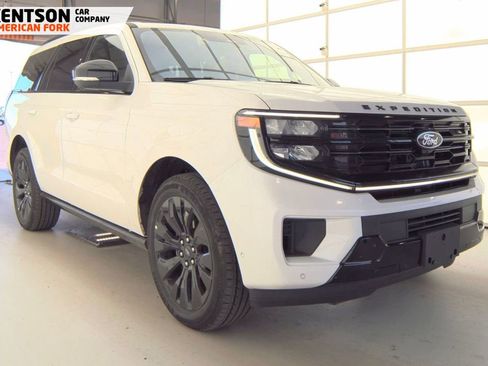 Used 2025 Ford Expedition Platinum w/ Stealth Appearance Package AWD/4WD image 3