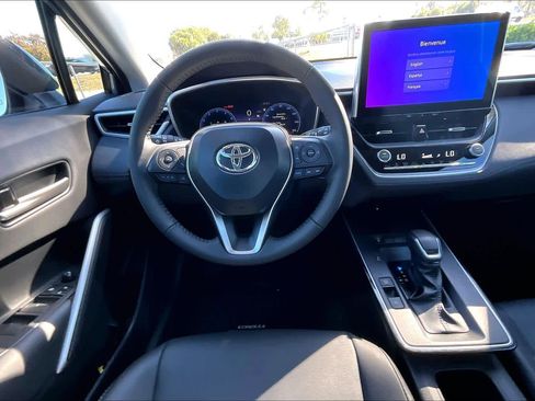 Used 2026 Toyota Corolla Cross XLE image 5