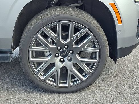 Used 2025 GMC Yukon Denali Ultimate AWD/4WD image 8