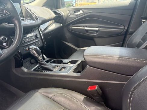 Used 2019 Ford Escape Titanium AWD/4WD image 14