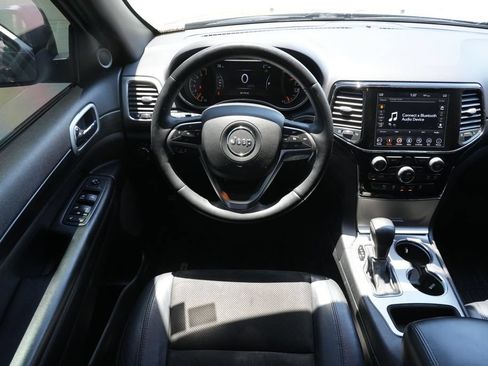 Used 2019 Jeep Grand Cherokee Altitude AWD/4WD image 11