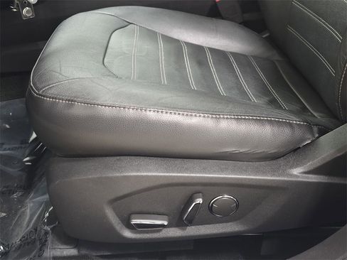 Used 2014 Ford Fusion SE w/ Equipment Group 202A image 28