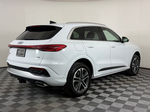 Used 2025 Audi Q5 Premium w/ Convenience Package image 9