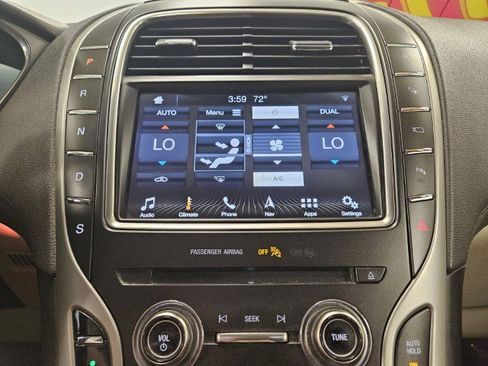 Used 2019 Lincoln Nautilus Reserve image 21