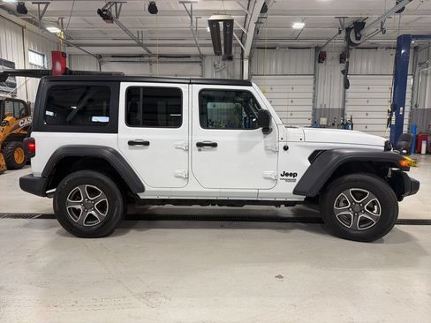 Used 2021 Jeep Wrangler Unlimited Sport w/ Technology Group AWD/4WD image 9