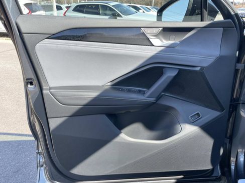 New 2026 Volkswagen Tiguan SE R-Line FWD image 15