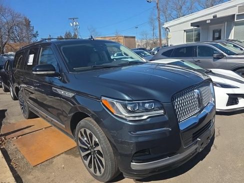 Used 2022 Lincoln Navigator L Reserve w/ Equipment Group 201A image 3