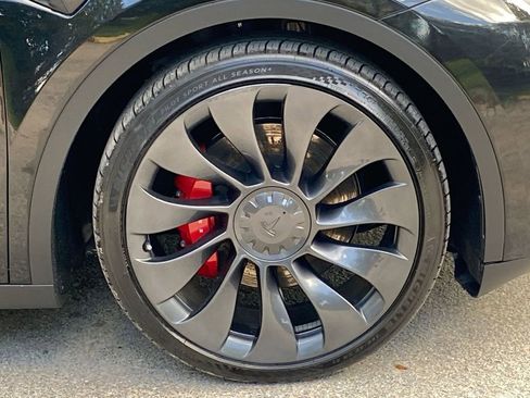 Used 2022 Tesla Model Y Performance image 9
