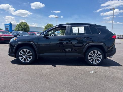 Used 2022 Toyota RAV4 XLE Premium FWD image 3