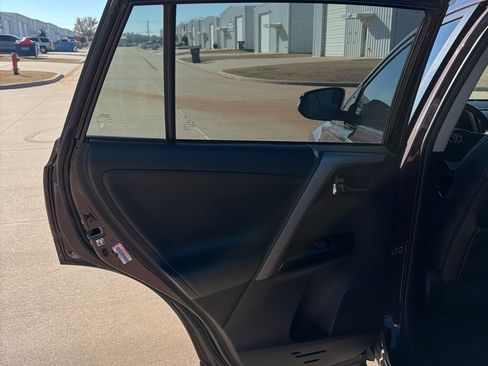 Used 2018 Toyota RAV4 Limited image 30