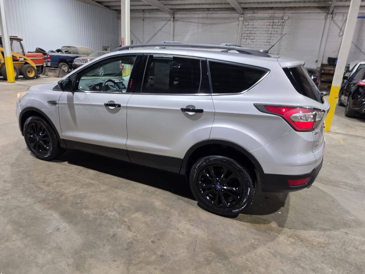Used 2017 Ford Escape SE w/ Equipment Group 201A AWD/4WD image 6