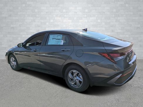 New 2026 Hyundai Elantra SE image 7