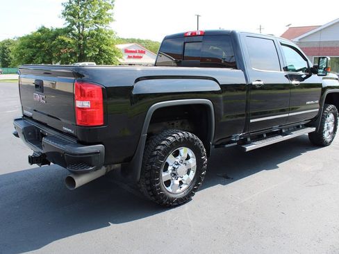 Used 2017 GMC Sierra 2500 Denali w/ Duramax Plus Package AWD/4WD image 6