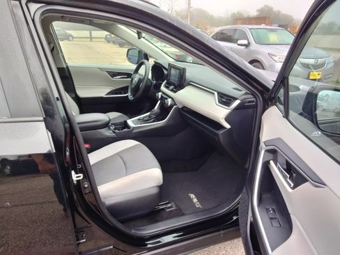 Used 2020 Toyota RAV4 XLE w/ Convenience Package image 14