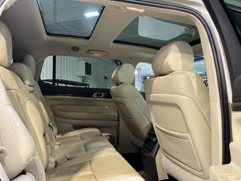 Used 2017 Lincoln MKT AWD image 14