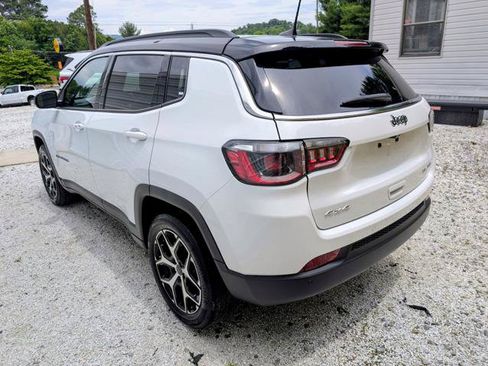 Used 2025 Jeep Compass Limited AWD/4WD image 11