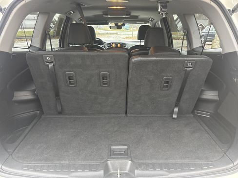 Used 2019 Honda Pilot Touring image 9