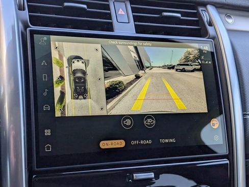 Certified 2024 Land Rover Discovery Dynamic SE image 16