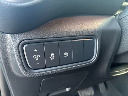 Used 2025 Kia Soul LX w/ LX Technology Package FWD image 21