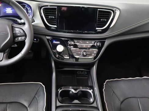 Used 2022 Chrysler Pacifica Limited w/ S Appearance Package image 14