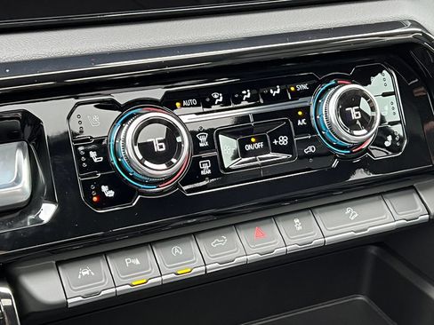 New 2026 GMC Sierra 1500 AT4 w/ Technology Package AWD/4WD image 40