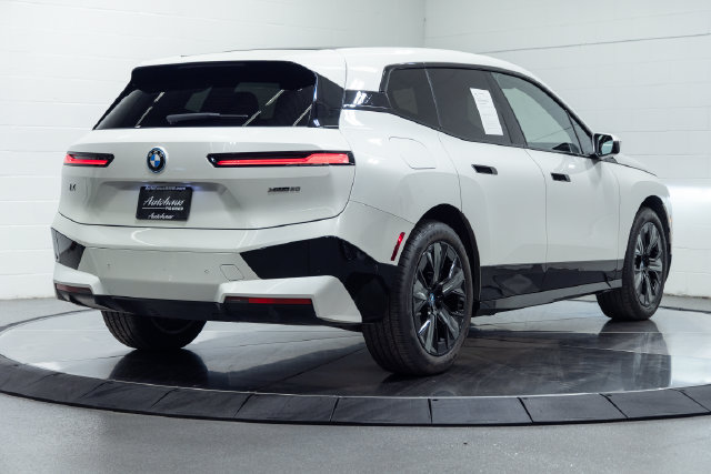 Used 2024 BMW iX xDrive50 w/ Premium Package AWD/4WD image 10