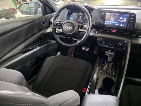 Certified 2025 Hyundai Elantra Sport FWD image 19