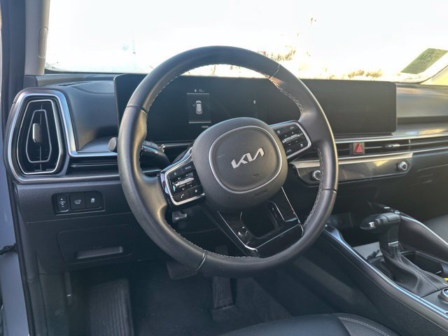 Used 2025 Kia Sorento EX w/ Panoramic Sunroof Package FWD image 15