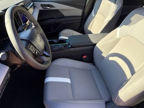 Used 2026 Toyota Camry SE w/ Convenience Package FWD image 19