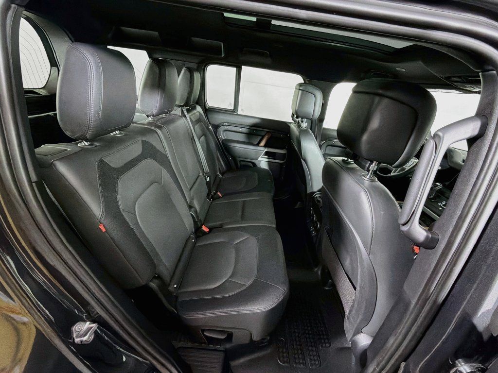 Used 2023 Land Rover Defender 110 X-Dynamic SE AWD/4WD image 30